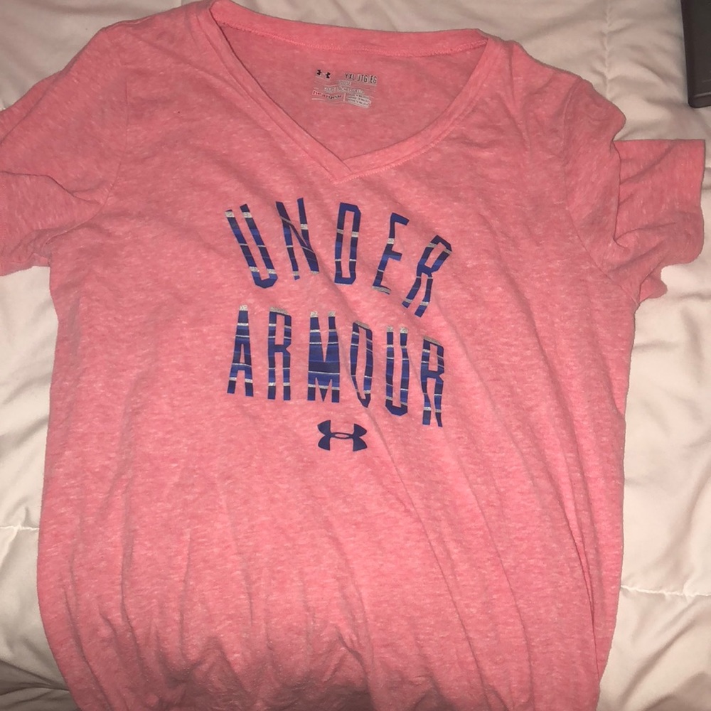 Under armour workout top vneck